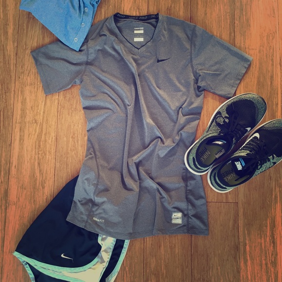 Nike Pro Fitted Short-Sleeve Grey