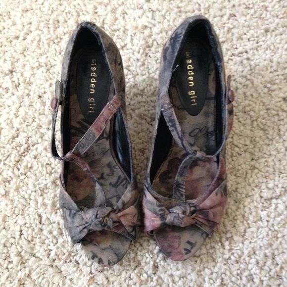 Steven Madden Mary Janes - Picture 3 of 4