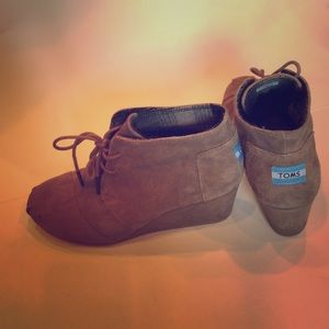 TOMS platform boots