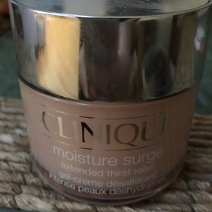 Clinique Moisture Surge Extended Thirst Relief