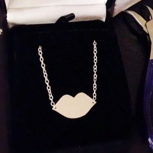 Silver Kiss necklace