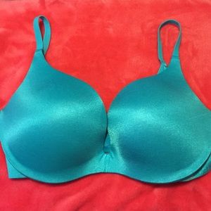 34DD Body by Victoria's Secret Bra
