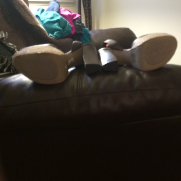 Adorable Lace Up  Peep toe Heels - Picture 2 of 4