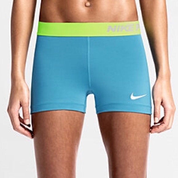 <$26 on Ⓜ️Nike Pro Women's 3" Shorts Size S - Picture 1 of 4
