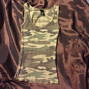 Camo tank top XS