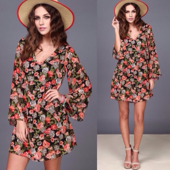 ✨LAST CHANCE✨ Floral Bell Sleeve Dress sz M