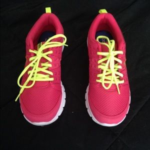 Womens Reebok running shoes