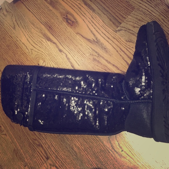 REPOST... Black sparkle UGGS!
