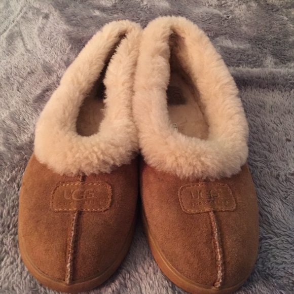 Women's size 11 ugg slippers