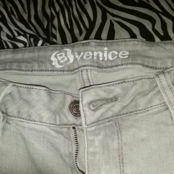 Bullhead Shortd - Picture 2 of 4