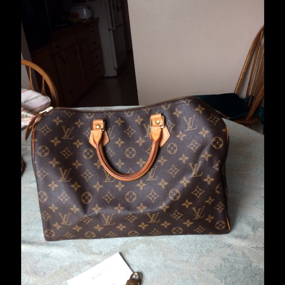 SOLD!!!!.....Louis Vuitton Monogram Speedy 35
