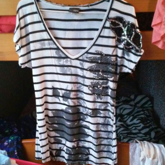 Daytrip V-Neck