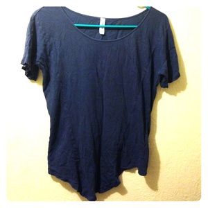 RVCA cropped back navy tee!