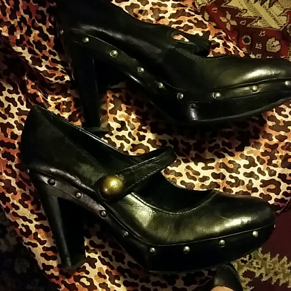 Heels - Picture 3 of 4