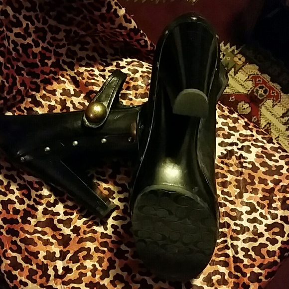 Heels - Picture 4 of 4