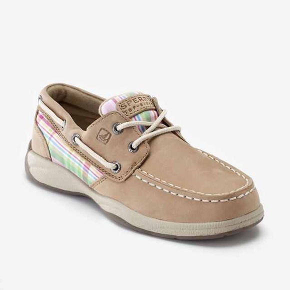 Sperry boat shoes super cute ! ❤️🌊