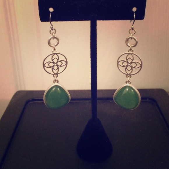 Dangle green earrings