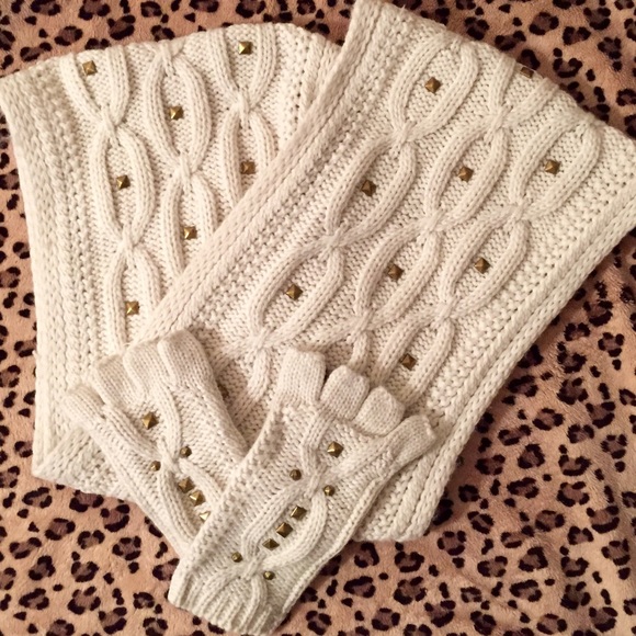 Steve Madden infinity scarf and glove set in cream