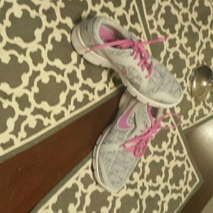 Brand new women's nike tennis shoes size 9