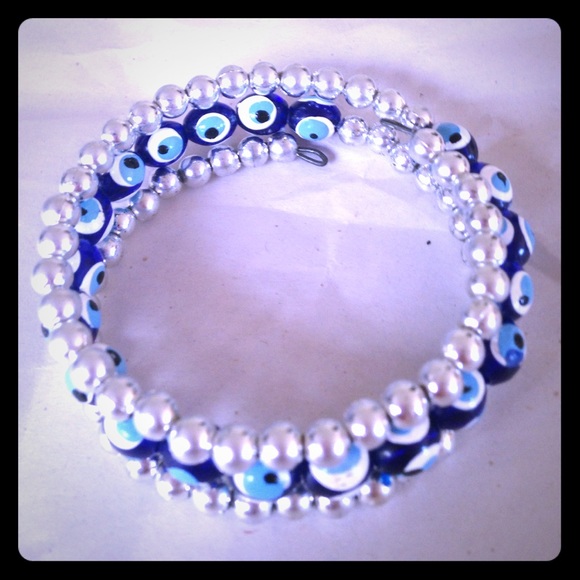 Eye bracelet
