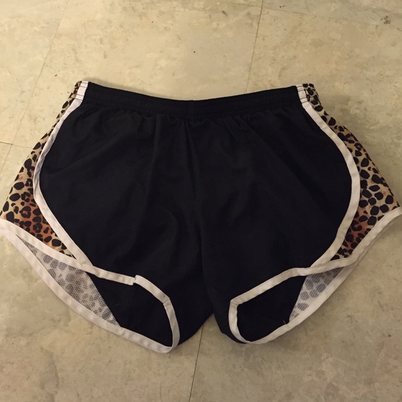 Short leopard print SOFFE shorts!