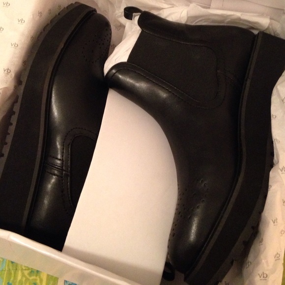 SOLD π¦ More photos of DV boots - Picture 2 of 4