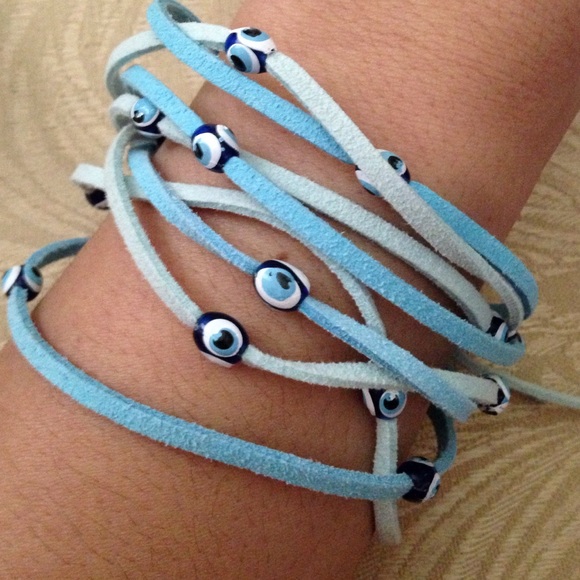 Light and dark blue eye bracelet