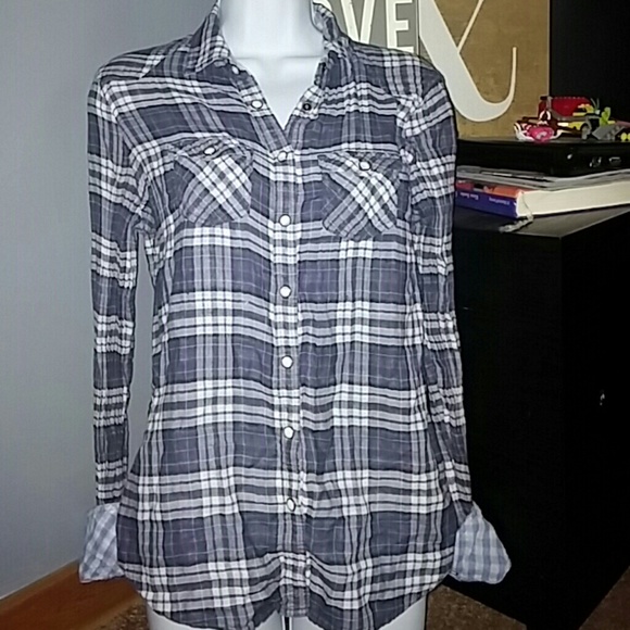 *SOLD* AE Plaid Button Down - Picture 2 of 4