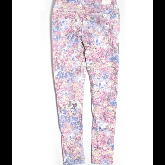 🌸Flower Power Perfect Stretch Levi's🌸 - Picture 2 of 3