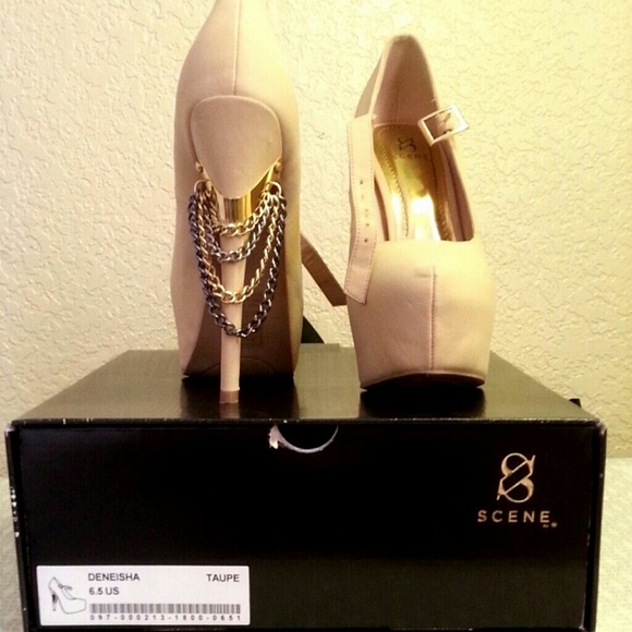 Nude Shoes with gold chains