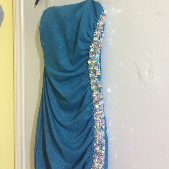 Prom/homecoming dress - Picture 2 of 2
