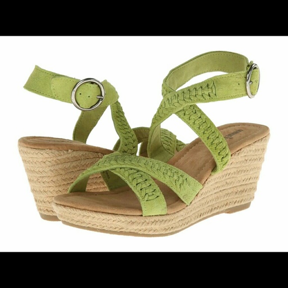 NWOT Minnetonka wedge sandal lime wrap sandals