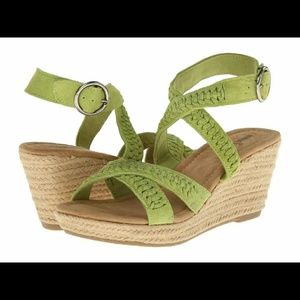 NWOT Minnetonka wedge sandal lime wrap sandals