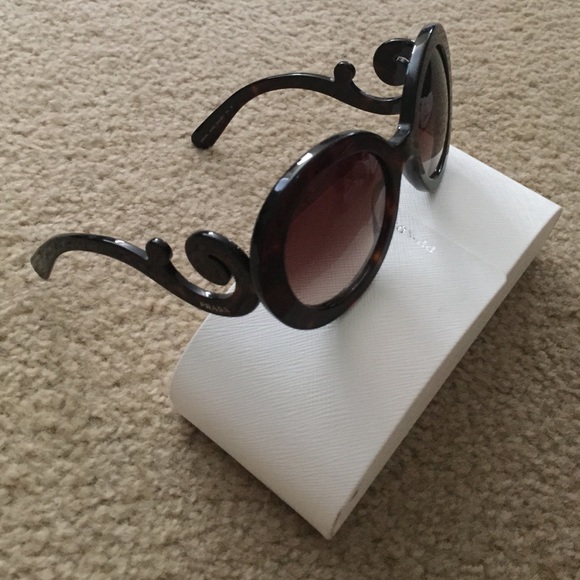 ❌SOLD❌ EUC Prada Baroque sunglasses - Picture 2 of 4