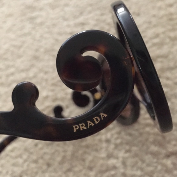 ❌SOLD❌ EUC Prada Baroque sunglasses - Picture 3 of 4