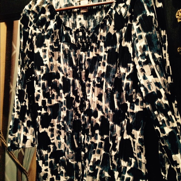 Covington tie neck button front, 3/4 sleeves