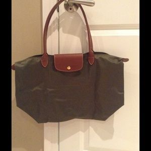 Longchamp Large ale Piliage Tote. Olive Green.