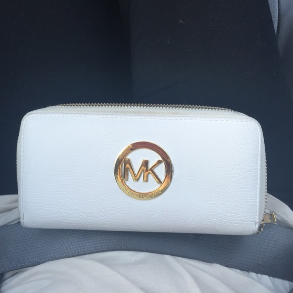 MK Wallet. Great condition