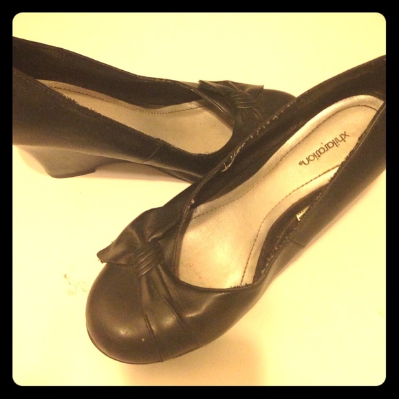 Black wedges