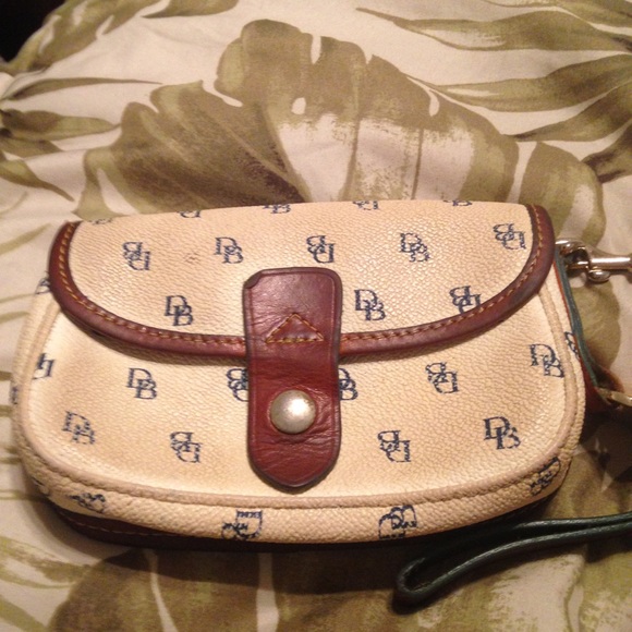 Dooney & Bourke wristlet