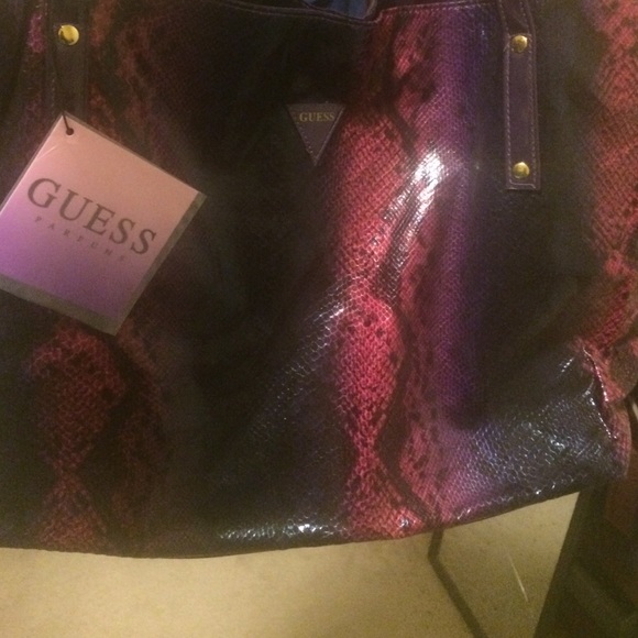 Guess tote