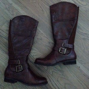 Flat leather knee high boots with buckle