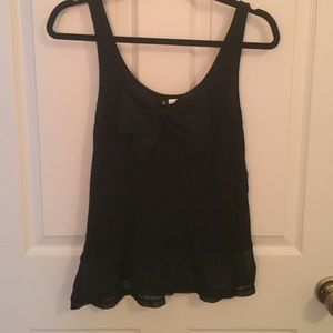 Tank with bow and sheer bottom