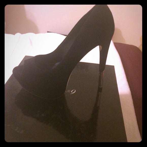 Boutique 9 black open toe pump SZ 7