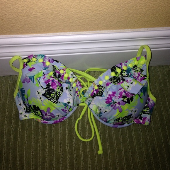🎊 TRADED🎊VS push-up swim top