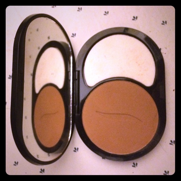 Sephora compact foundation brand new!
