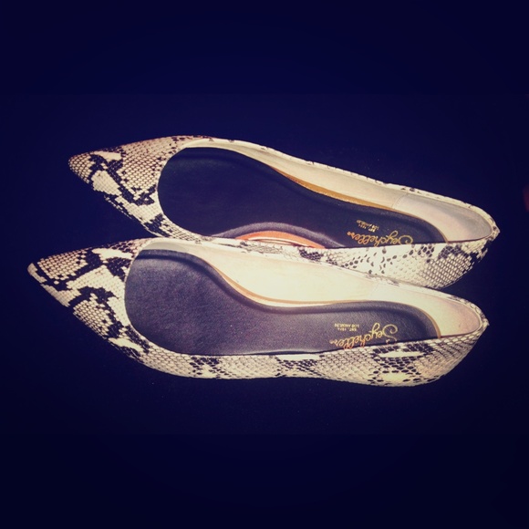 Seychelles snake print flats