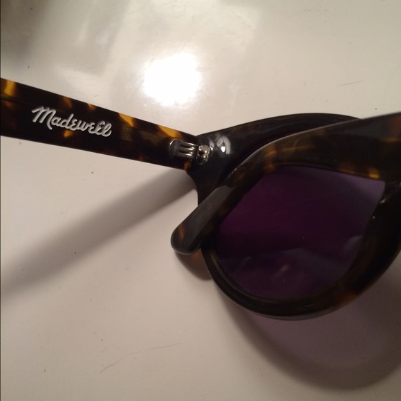 SOLD Madewell Hepcat Sunglasses in Tortoiseshell - Picture 2 of 3