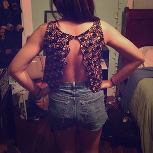 Never worn tobi floral crop top w/ tulip back!