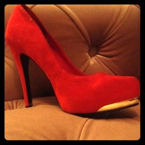 BCBG eneration gold tipped red suede pumps size 6